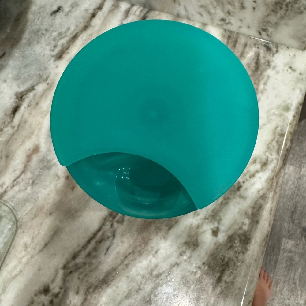 Starbucks 2022 Holiday Iridescent Green Candy Cane Swirl Acrylic Tumbler, 16oz - Picture 4 of 4